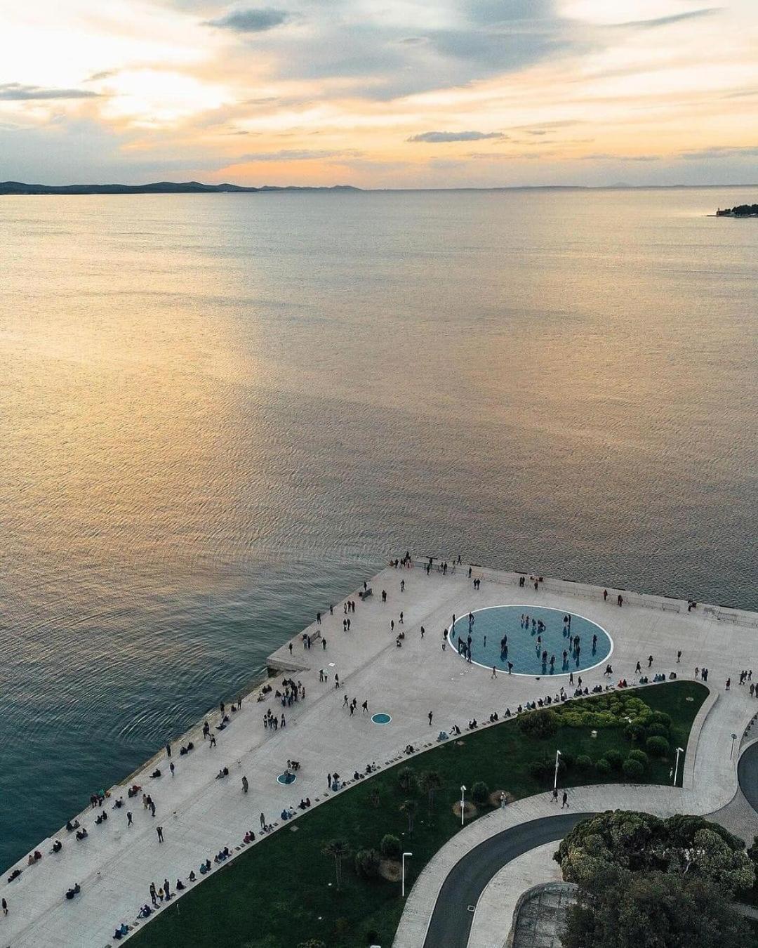 Holiday Apartments Ivano & Leo - Private Parking Zadar Exterior photo