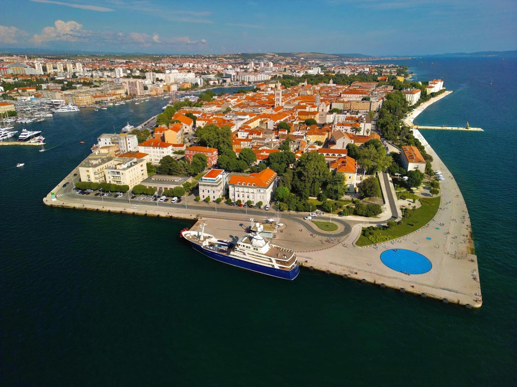 Holiday Apartments Ivano & Leo - Private Parking Zadar Exterior photo