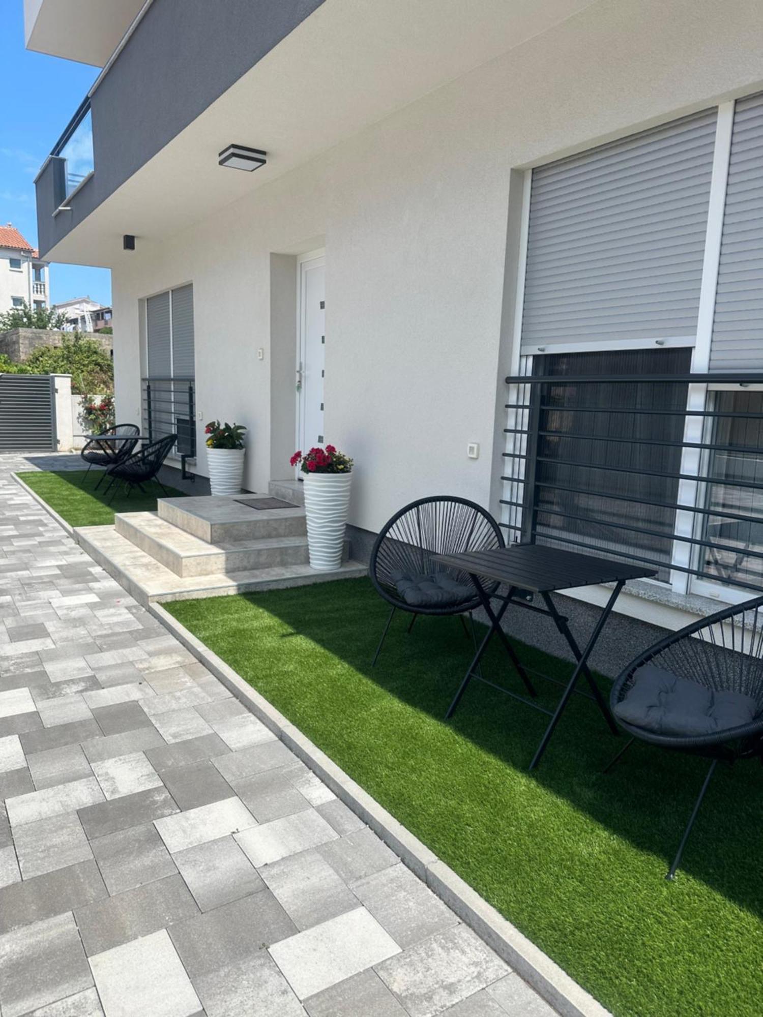 Holiday Apartments Ivano & Leo - Private Parking Zadar Exterior photo